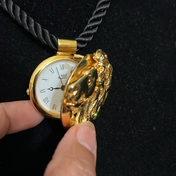 BOLD ELEGANCE Quartz Lion Head cubic zerconia stone, YG watch. Need battery. - Picture 3 of 6